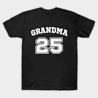 Grandma 2025 Pregnancy Announcement T-Shirt